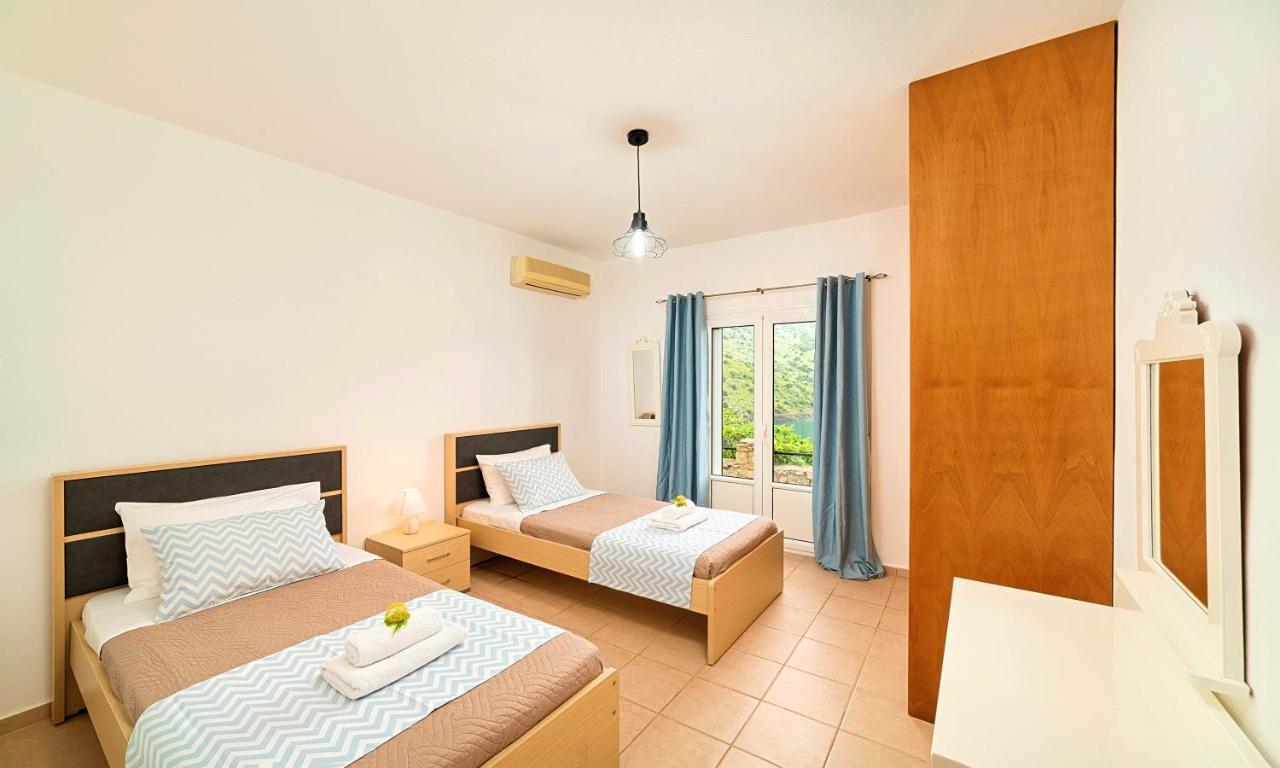 Du Lac Villas Kournás エクステリア 写真