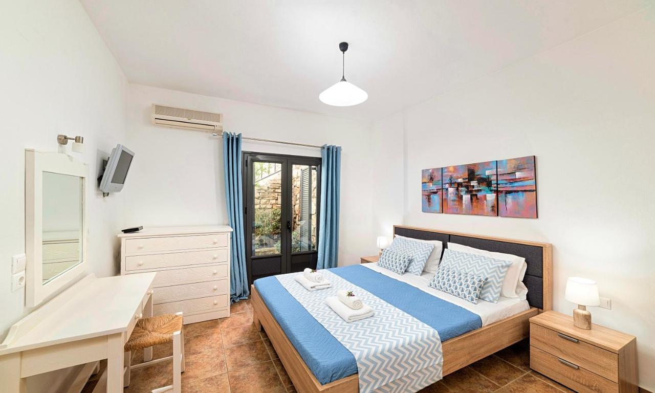 Du Lac Villas Kournás エクステリア 写真