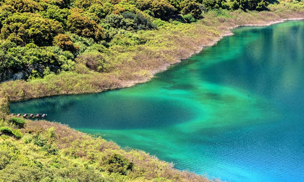Du Lac Villas Kournás エクステリア 写真