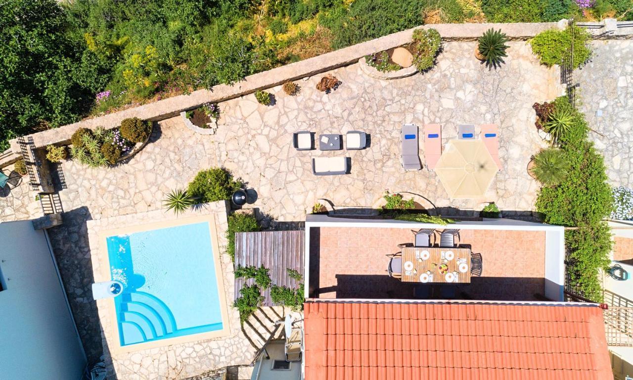 Du Lac Villas Kournás エクステリア 写真