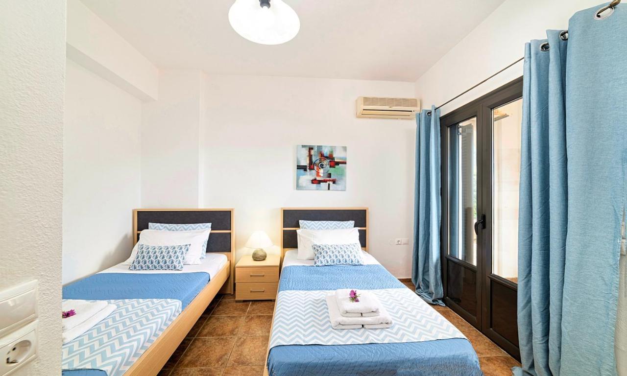 Du Lac Villas Kournás エクステリア 写真